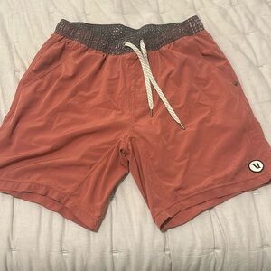 Mens vuori kore shorts 7.5” inseam size L